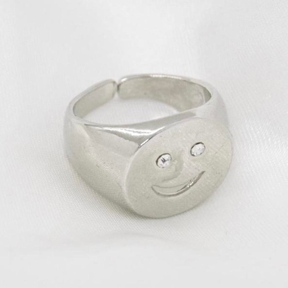 Smiley Face Ring - Picture 4 of 5